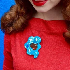 Erstwilder Aquarius The Accepting Brooch* Brooches
