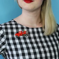 Erstwilder County Fair Chariot Brooch* Brooches