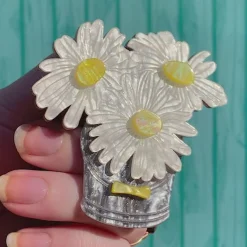 Erstwilder Day'S Eye Brooch* Brooches