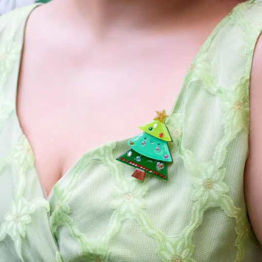 Erstwilder Guardian Of The Gifts Brooch* Brooches