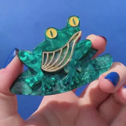 Erstwilder Pod Dweller Brooch* Brooches